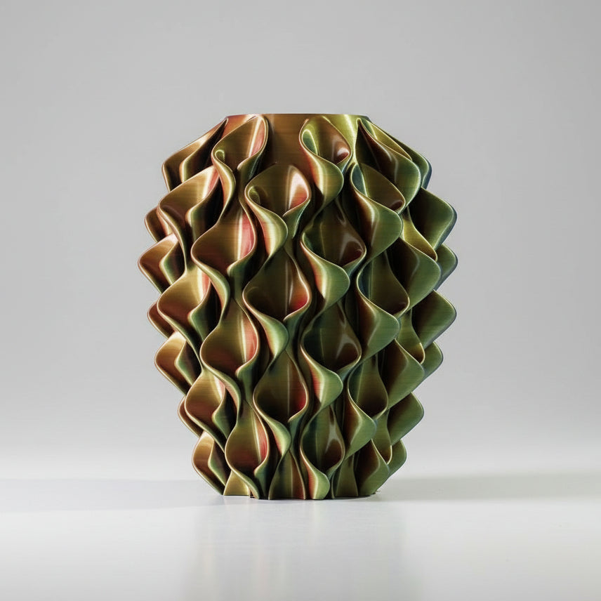Coral vaas in geel, blauw en rood kleurverloop – 3D-geprint designobject met golvend coralpatroon en levendige kleurovergang van Studio VormVezel