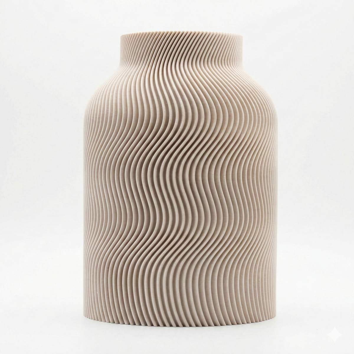 Wavy vaas in marmer/beige – 3D-geprinte designvaas met fijn golvend lijnenspel, geschikt voor verse bloemen van Studio VormVezel