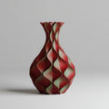 Schelp vaas in zwart, rood en groen matte kleuren – slanke 3D-geprinte designvaas met golvend schelppatroon en kleurverloop van Studio VormVezel
